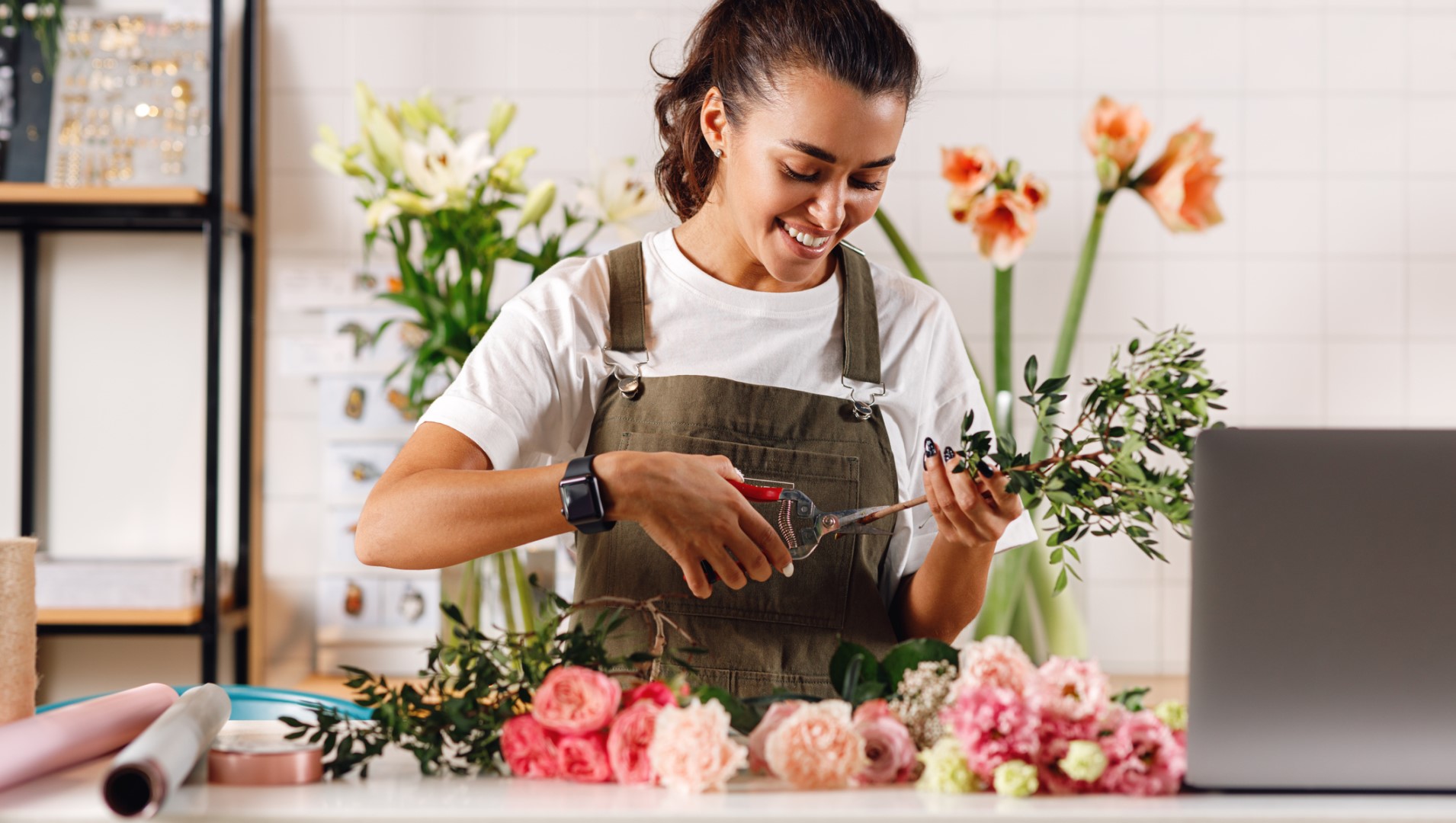 Women with anxiety skillfully trims flowers on her laptop, showcasing her multitasking abilities and creativity.